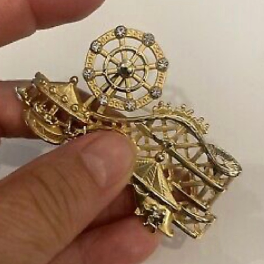 Elegant Carousel 🎠 Gold and Silver Brooch